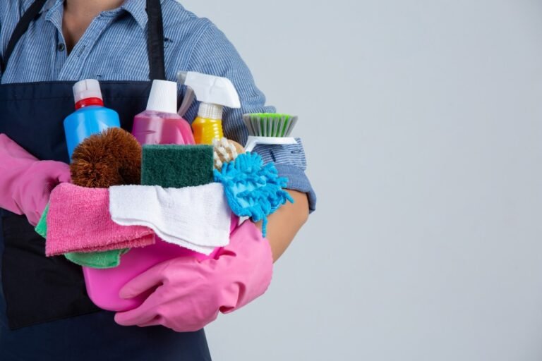 Vantagens da limpeza profissional terceirizada em empresas e condomínios